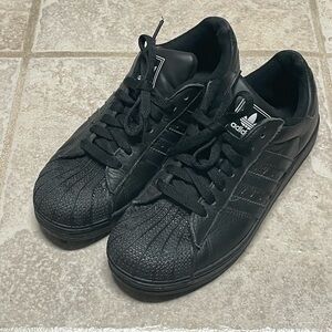 Adidas black kids/women 4.5